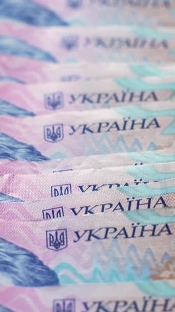 Вертикальное Видео Деньги Фоном Украинская Гривна Валюта Крупный План Банкнот — стоковое видео