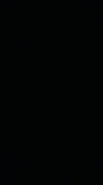 Dikey video. Neon ışığı. Bulanık işaret fişeği. Floresan ışıltısı. Odaklanmamış mor mavi renk gradyan koyu siyah soyut arkaplan üzerinde parıltı hareketi.