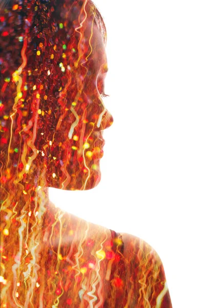 에너지 노출되는 주황색붉은 불꽃놀이 스파크 화이트 공간에서 실루엣 얼굴을 — 스톡 사진