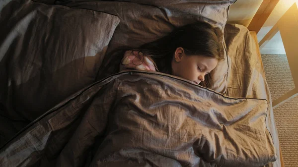 Dormindo Criança Noite Descanso Bons Sonhos Relaxado Tranquila Menina Tranquila — Fotografia de Stock