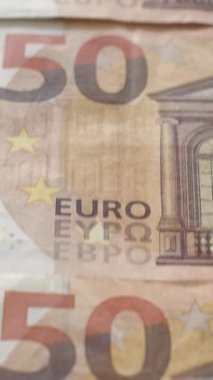 Dikey video. Avro parası. Para geçmişi. Avrupa dövizi. Küresel ekonomi Kullanılmış 50 kağıt banknotun kapanışı.