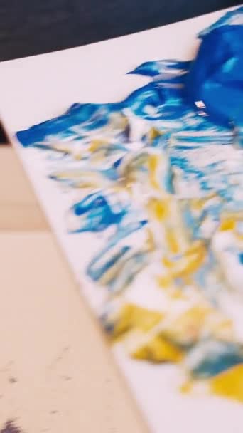 Pionowe Wideo Szkoła Malarstwa Kobieta Artystka Tworzenie Dzieł Sztuki Nierozpoznawalna — Wideo stockowe