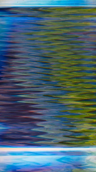 色歪みの背景 グリッチ アート 周波数エラー ネオン紫緑青振動ノイズアーティファクトテクスチャ抽象的なイラスト壁紙 — ストック写真