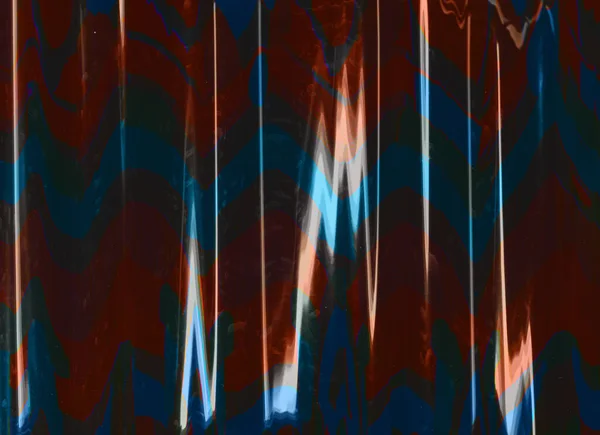 色の歪み アナロググリッチテクスチャ 風化したディスプレイ 赤い青い波は 暗いイラストの抽象的な背景にほこりの傷をもたらします — ストック写真