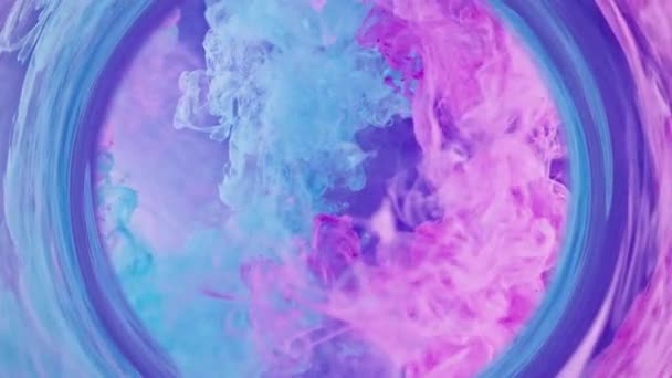 煙のフレーム カラー蒸気 インクの水の渦 謎の占星術 ピンクブルー蒸気円旋回ミックスモーションアブストラクトアートバックグラウンドショットOn Red — ストック動画