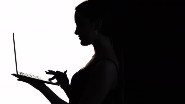 Onderzoek Internet Online Communicatie Informatietechnologie Profiel Vrouw Silhouet Met Behulp — Stockvideo