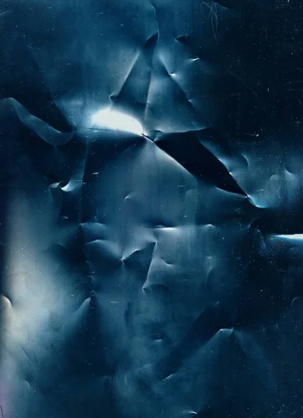 灰尘划破了覆盖 悲伤的电影 有皱纹的质感蓝色 磨损的铝箔表面 深色图解 抽象背景 — 图库照片