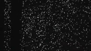 Analog gürültü arızası. Eski film efekti. Siyah beyaz gerçek VHS tahıl dokusu statik titreşim bozulması karanlık soyut arkaplan.