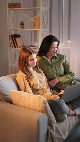 Unpleasant Content Internet Browsing Mother Teen Daughter Watching Scary Movie — Stock Photo, Image