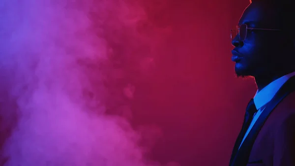 Determinazione Dell Uomo Fiducia Maschile Blu Rosa Neon Profilo Luminoso — Foto Stock