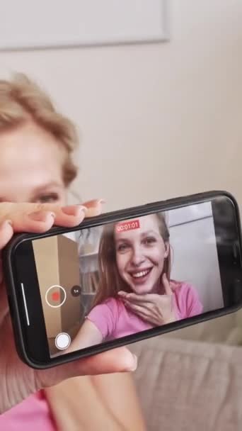 Vertical Video Moving Content Live Streaming Stories Recording Happy Expressive — Stock Video