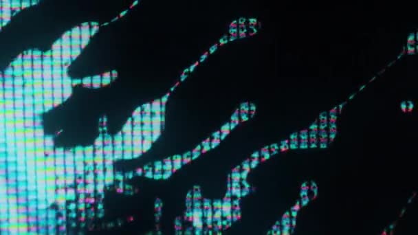 デジタルスプラッシュ グリッチ流体だ オープン効果 蛍光ブルーピンク色発光画素液晶スプラッタ上の暗い黒の抽象的な背景と自由空間 — ストック動画