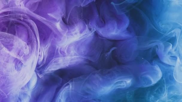 香水の色 蒸気雲 インクの水 幻想の夢 青紫色の光る粒子煙の流れの動きの抽象的なアートの背景 — ストック動画
