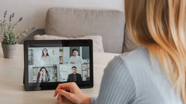 Wirtualne Biuro Rozmowa Wideo Internetowe Spotkanie Współpraca Zespołowa Blondynka Tabletem — Zdjęcie stockowe