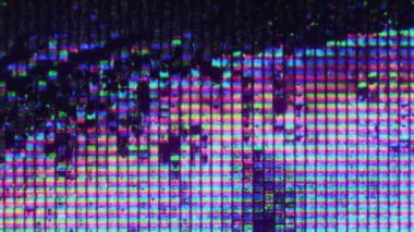 Dijital işaret fişeği. Neon arızası. Bilim kurgu teknolojisi. Floresan mor pembe renk piksel parlak sıvı kristal koyu siyah soyut sanat arka planında hareket yayıyor.