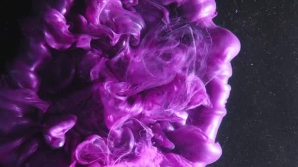 Farbspritzer Tintenwasser Fantasie Explodiert Kreative Offenbarung Lila Farbe Glühende Rauchwolken — Stockvideo