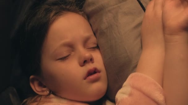 Pionowe Wideo Dzieciak Odpoczywa Czas Spać Słodkich Snów Relaks Spokojna — Wideo stockowe