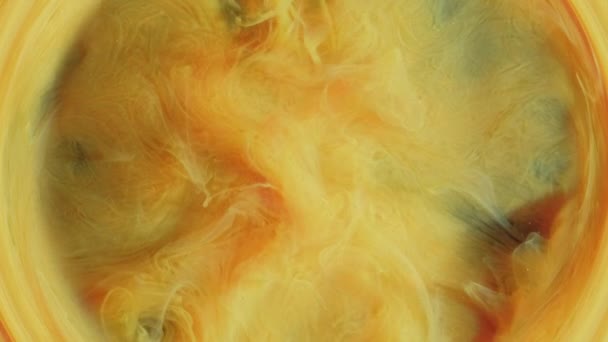 煙の輪 インクの水 流体の渦 炎の渦だ 明るい黄色のオレンジ色の蒸気ラウンドフレームスプラッシュモーション抽象的なアートオープナーの背景 — ストック動画