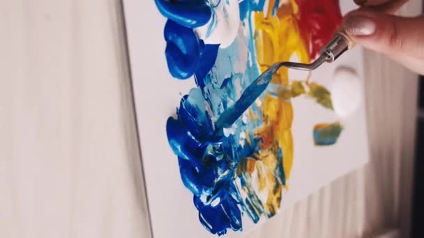 Video Verticale Processo Artistico Artista Donna Scuola Pittura Donna Irriconoscibile — Video Stock
