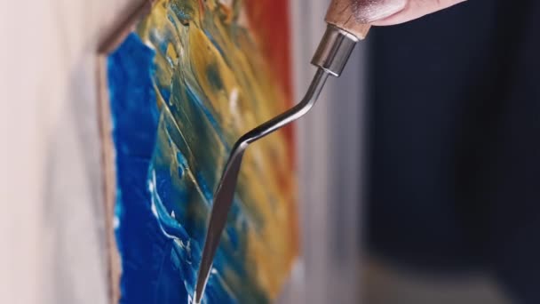 Vídeo Vertical Escuela Pintura Creación Obras Artista Femenina Mujer Irreconocible — Vídeos de Stock