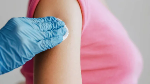 Vacunación Inmunizada Prevención Del Virus Epidemia Pandémica Mano Enfermera Guante —  Fotos de Stock