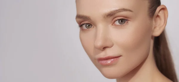 Pielęgnacja Skóry Piękna Modelka Reklamy Kosmetyków Wspaniała Młoda Kobieta Świeżą — Zdjęcie stockowe
