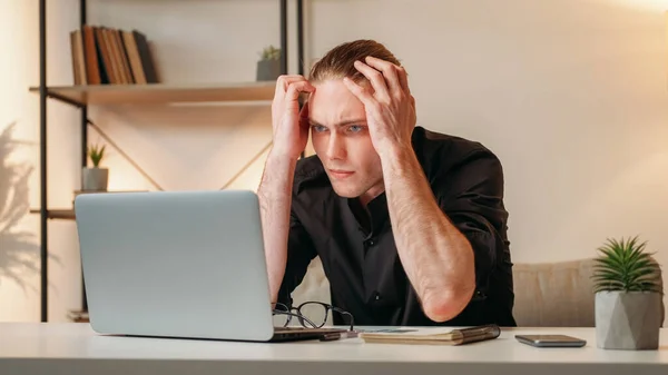 Stres Pracy Ciężkie Zadanie Niepowodzenie Projektu Online Zmęczony Niespokojny Biznesmen — Zdjęcie stockowe