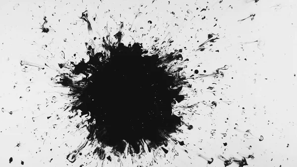 Postřik Oleje Špinavá Skvrna Černá Tekutina Splash Šíření Bílém Kreativním — Stock fotografie