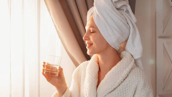 Hidratação Matinal Balanço Hídrico Terapia Spa Relaxado Mulher Satisfeita Com — Fotografia de Stock