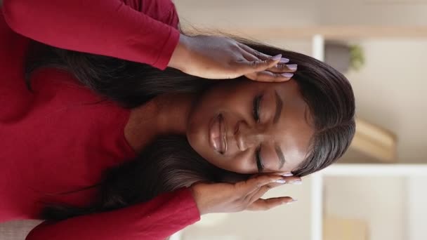 Vertikales Video Stresskopfschmerzen Migräne Angstzustände Gestörte Unwohl Müde Leidende Frau — Stockvideo