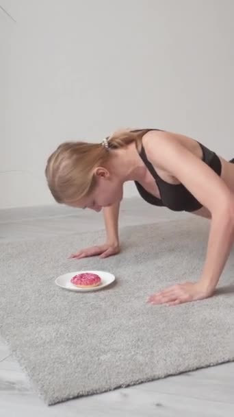 Pionowe Wideo Motywacja Ćwiczeń Dieta Odchudzająca Spalenie Kalorii Szczęśliwa Wysportowana — Wideo stockowe