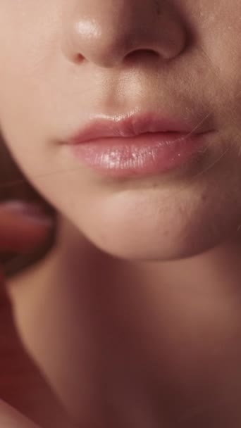 Vídeo Vertical Aumento Dos Lábios Cosmetologia Estética Melhoria Beleza Boca — Vídeo de Stock