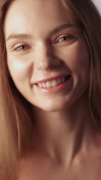 Video Vertical Frumuseţe Îngrijire Pielii Faţă Naturală Wellness Feminin Femeie — Videoclip de stoc