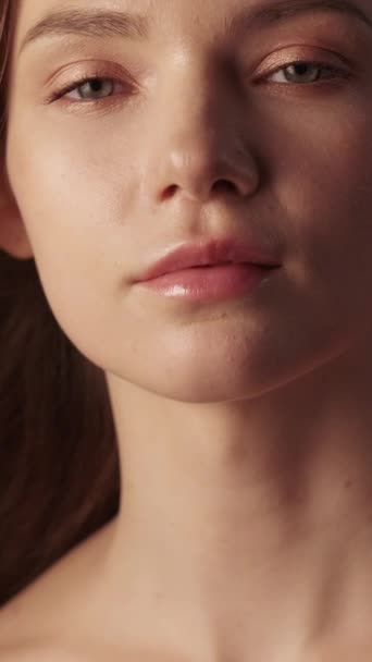 Vertikales Video Weibliche Pflege Saubere Haut Organische Kosmetologie Glücklich Lächelnde — Stockvideo