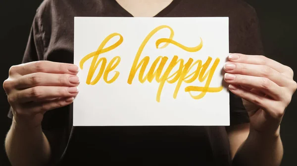 Bądź Szczęśliwym Znakiem Pozytywne Nastawienie Nierozpoznawalna Kobieta Zachęcająca Poparcia Optymistycznymi — Zdjęcie stockowe