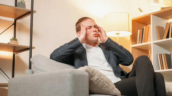 Professionele Hoofdpijn Spanning Uitgeput Gestoorde Zakenman Die Lijdt Aan Pijn — Stockfoto