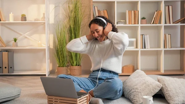 Music Joy Carefree Weekend Online Playlist Happy Funny Woman Listening — Stock Photo, Image