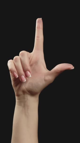 Vídeo Vertical Mano Publicitaria Gesto Atención Mujer Señalando Con Dedo — Vídeo de stock