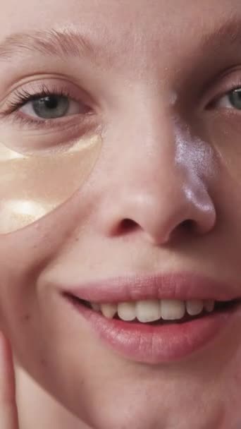 Vídeo Vertical Manchas Nos Olhos Produto Beleza Tratamento Pele Close — Vídeo de Stock