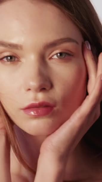 Függőleges Videó Divatfotózás Arcápolási Reklám Szépségfotózás Professzionális Női Modell Meztelen — Stock videók