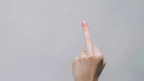 Средний Палец Грубый Жест Женская Рука Показывает Непристойный Знак Оскорбительного — стоковое фото