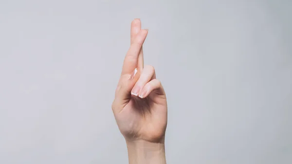 Dedos Cruzados Gesto Esperança Promessa Falsa Mulher Mão Mostrando Símbolo — Fotografia de Stock