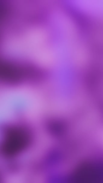 バーティカルビデオ 割り当てられたネオン グローの背景 ホログラムグラデーション コピースペース付き紫色の白色蛍光灯フレア抽象ソフトテクスチャ — ストック動画