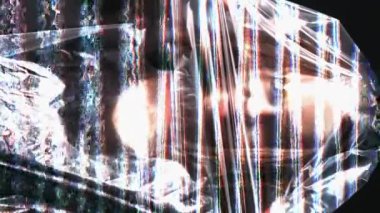 Dikey video. Dijital korku. Zihinsel bozukluk. Şizofreni endişesi. Çift pozlama odaklı siluet hayalet kadın arızalı gürültü örtüsü odak dışında siyah üzerine.