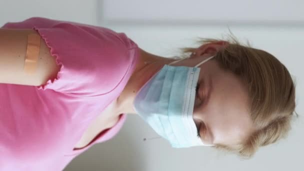 Video Vertikal Pencegahan Infeksi Perlindungan Kesehatan Penyakit Menyebar Senyum Muda — Stok Video