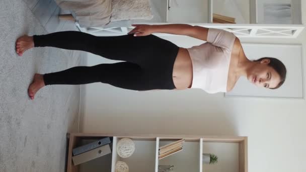 Video Vertical Exerciţiu Squats Antrenament Acasă Blog Fitness Tânăra Femeie — Videoclip de stoc