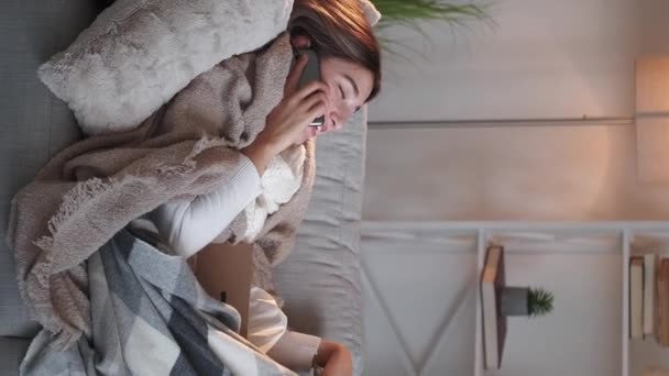 Pionowe Wideo Choroby Domowe Komunikacja Mobilna Wsparcie Odległość Złapany Zimno — Wideo stockowe