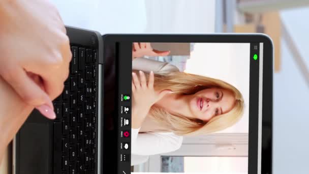 Vertikales Video Online Diskussion Webkonferenz Geschäftstelefonie Professionelle Frau Laptop Bildschirm — Stockvideo