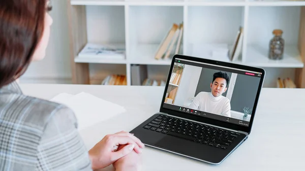 Wideoczacie Cyfrowe Spotkanie Wywiad Online Mężczyzna Praca Kandydat Laptop Ekranu — Zdjęcie stockowe