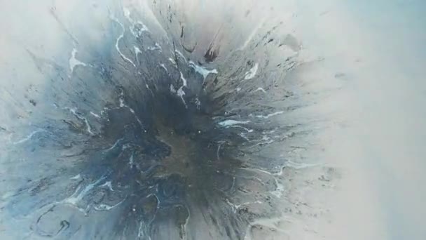 インクスプラッシュ 水スプラッター 黒い青い液体のぬれたドロップ パターンは創造的な抽象的な背景を広げる汚れを塗ります — ストック動画